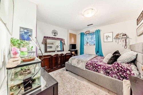 7840 20A Street Se, Calgary, AB - Indoor Photo Showing Bedroom