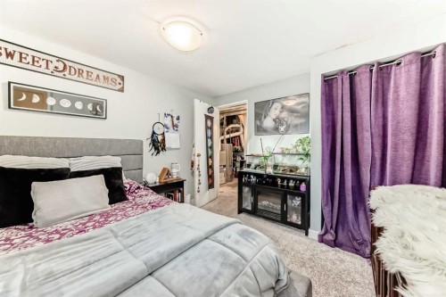 7840 20A Street Se, Calgary, AB - Indoor Photo Showing Bedroom
