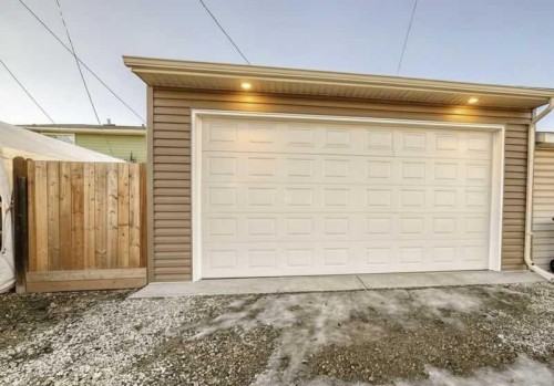 7840 20A Street Se, Calgary, AB - Outdoor With Exterior