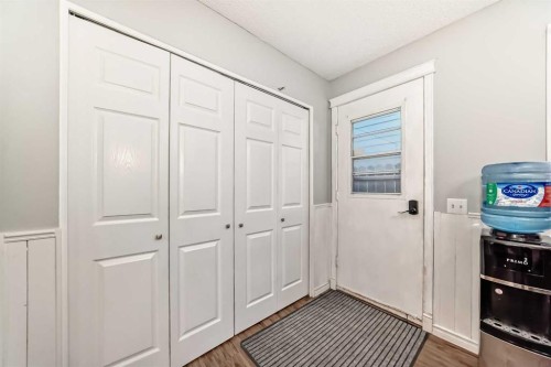 7840 20A Street Se, Calgary, AB - Indoor Photo Showing Other Room