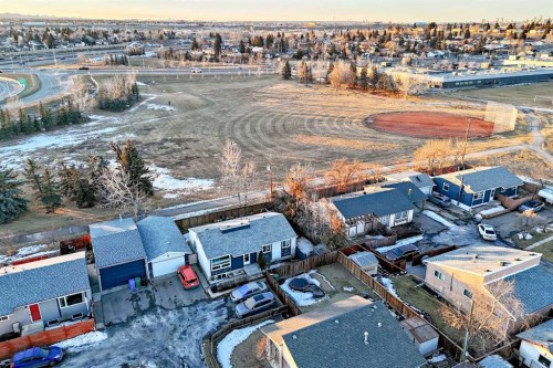 7840 20A Street Se, Calgary, AB - Outdoor With View