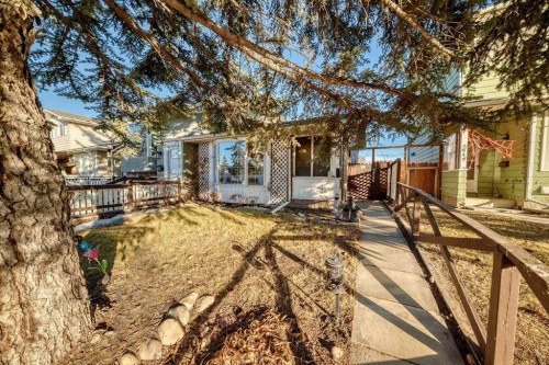 7840 20A Street Se, Calgary, AB - Outdoor