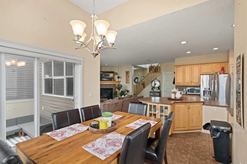 137 Copperleaf Bay Se, Calgary, AB - Indoor Photo Showing Dining Room