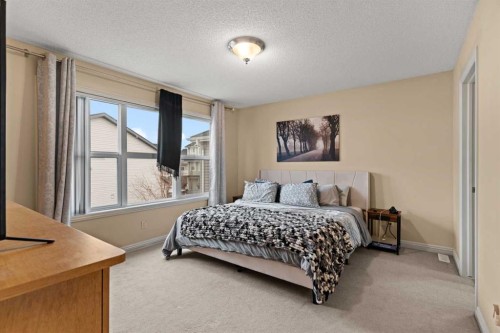 137 Copperleaf Bay Se, Calgary, AB - Indoor Photo Showing Bedroom