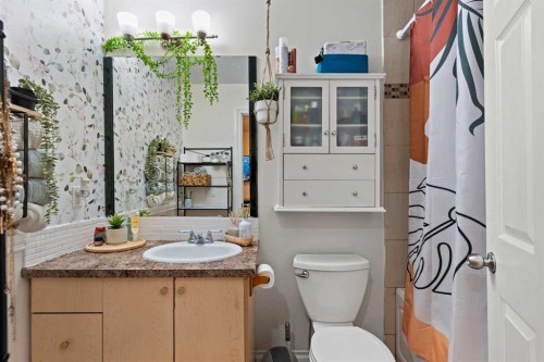 137 Copperleaf Bay Se, Calgary, AB - Indoor Photo Showing Bathroom