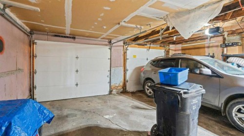 1816 42 Street Se, Calgary, AB - Indoor Photo Showing Garage