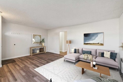 1816 42 Street Se, Calgary, AB - Indoor Photo Showing Living Room