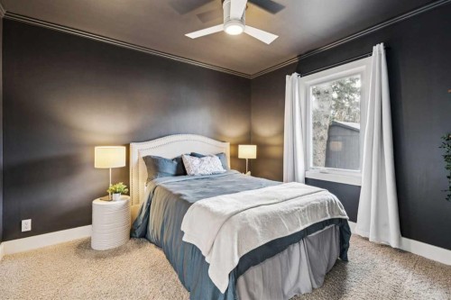 7511 36 Avenue Nw, Calgary, AB - Indoor Photo Showing Bedroom