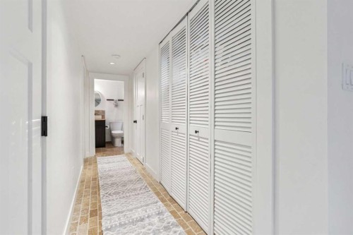 7511 36 Avenue Nw, Calgary, AB - Indoor Photo Showing Other Room