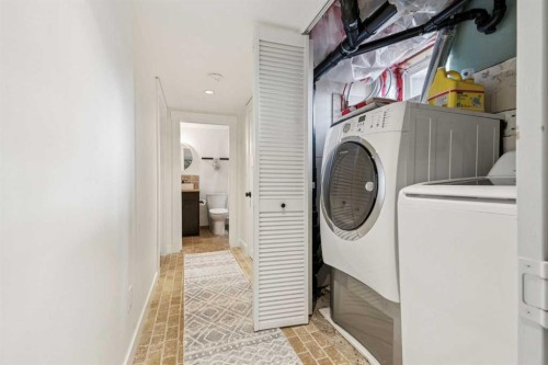 7511 36 Avenue Nw, Calgary, AB - Indoor Photo Showing Laundry Room