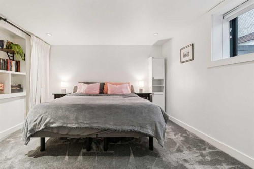 7511 36 Avenue Nw, Calgary, AB - Indoor Photo Showing Bedroom