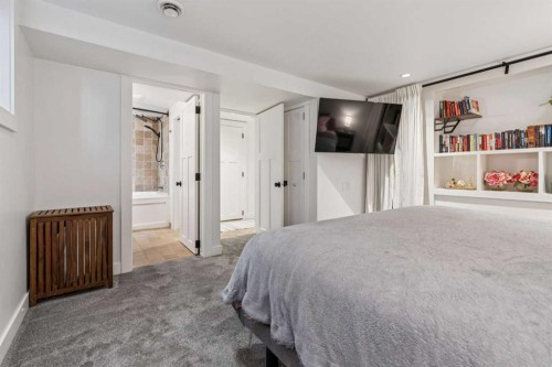 7511 36 Avenue Nw, Calgary, AB - Indoor Photo Showing Bedroom