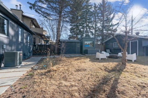 7511 36 Avenue Nw, Calgary, AB - Outdoor