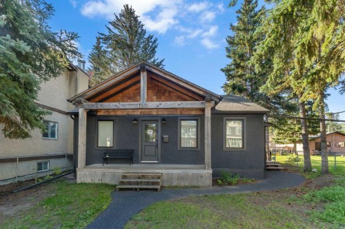 7511 36 Avenue Nw, Calgary, AB - Outdoor