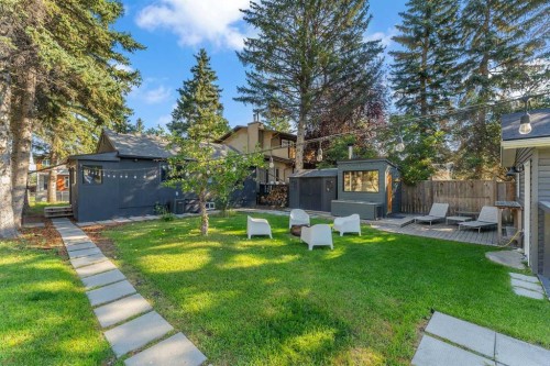 7511 36 Avenue Nw, Calgary, AB - Outdoor
