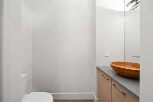 4906 21 Street Sw, Calgary, AB - Indoor Photo Showing Bathroom