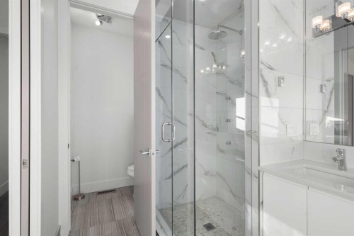 4906 21 Street Sw, Calgary, AB - Indoor Photo Showing Bathroom