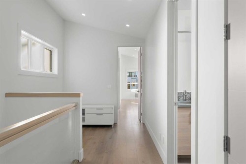 4906 21 Street Sw, Calgary, AB - Indoor Photo Showing Other Room