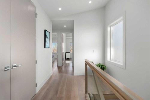 4906 21 Street Sw, Calgary, AB - Indoor Photo Showing Other Room