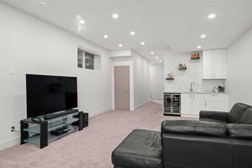 4906 21 Street Sw, Calgary, AB - Indoor Photo Showing Living Room