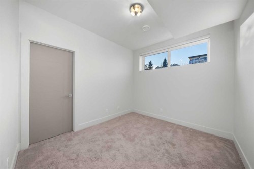 4906 21 Street Sw, Calgary, AB - Indoor Photo Showing Other Room
