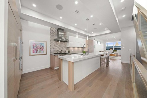 4906 21 Street Sw, Calgary, AB - Indoor Photo Showing Kitchen With Upgraded Kitchen