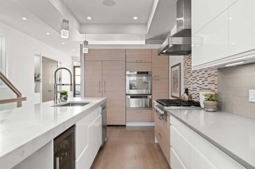 4906 21 Street Sw, Calgary, AB - Indoor Photo Showing Kitchen With Upgraded Kitchen