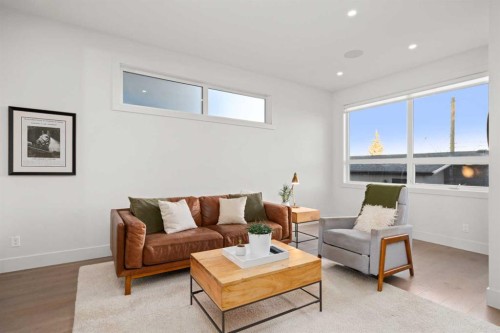 4906 21 Street Sw, Calgary, AB - Indoor Photo Showing Living Room