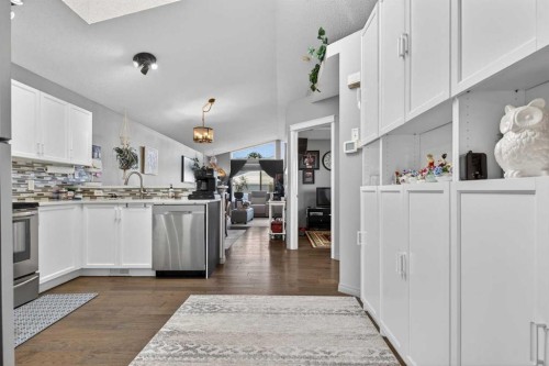 331 Prestwick Heights Se, Calgary, AB - Indoor Photo Showing Kitchen