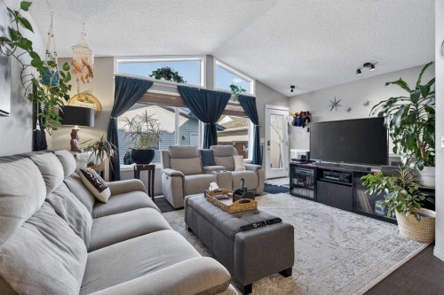 331 Prestwick Heights Se, Calgary, AB - Indoor Photo Showing Living Room