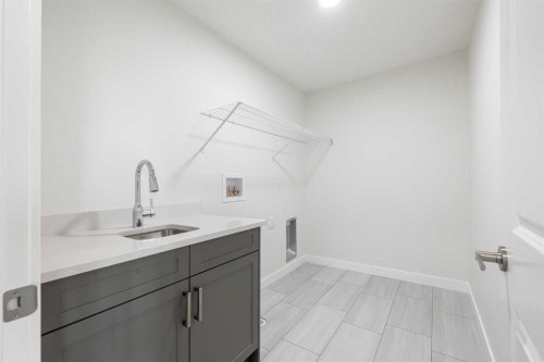 17 Sora Gardens Se, Calgary, AB - Indoor Photo Showing Bathroom
