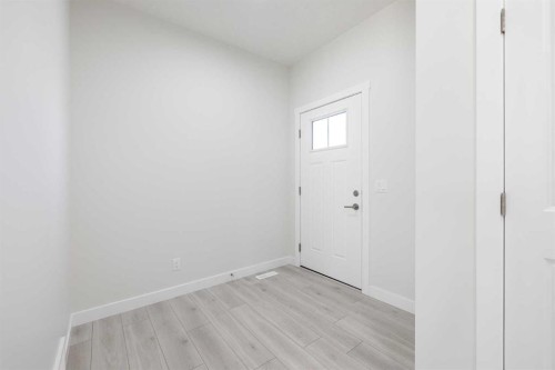 17 Sora Gardens Se, Calgary, AB - Indoor Photo Showing Other Room