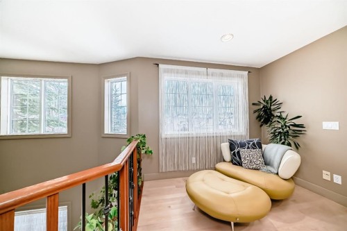 38 Discovery Ridge Green Sw, Calgary, AB - Indoor Photo Showing Other Room