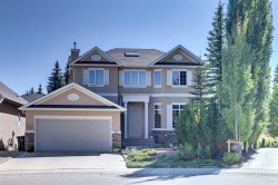 38 Discovery Ridge Green SW Calgary, AB T3H 4Y4