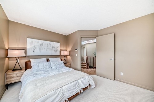 38 Discovery Ridge Green Sw, Calgary, AB - Indoor Photo Showing Bedroom