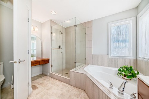 38 Discovery Ridge Green Sw, Calgary, AB - Indoor Photo Showing Bathroom