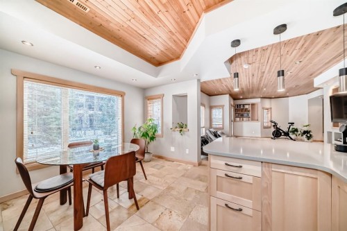38 Discovery Ridge Green Sw, Calgary, AB - Indoor Photo Showing Dining Room
