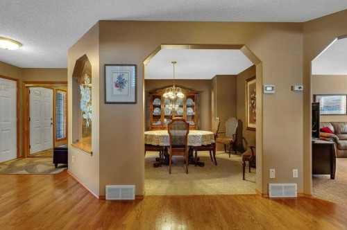 123 Valley Glen Bay Nw, Calgary, AB - Indoor Photo Showing Other Room