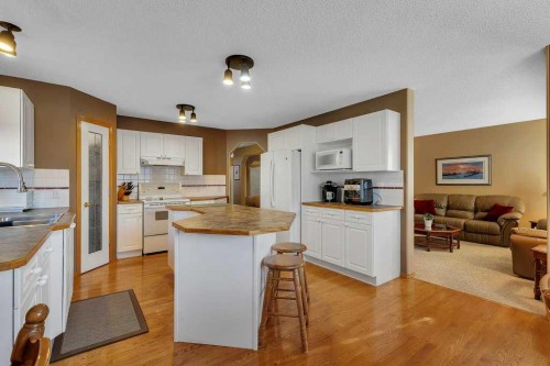 123 Valley Glen Bay Nw, Calgary, AB - Indoor Photo Showing Kitchen With Double Sink