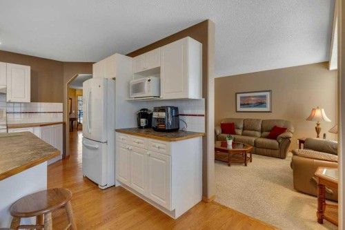 123 Valley Glen Bay Nw, Calgary, AB - Indoor Photo Showing Kitchen