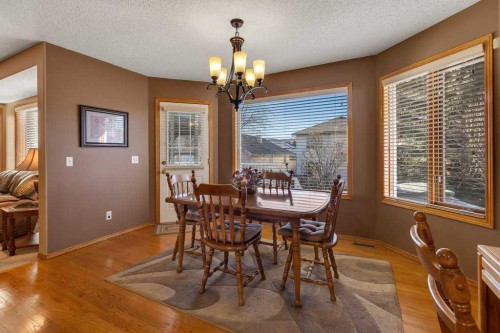 123 Valley Glen Bay Nw, Calgary, AB - Indoor Photo Showing Dining Room