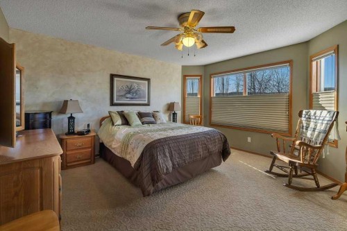 123 Valley Glen Bay Nw, Calgary, AB - Indoor Photo Showing Bedroom