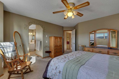 123 Valley Glen Bay Nw, Calgary, AB - Indoor Photo Showing Bedroom