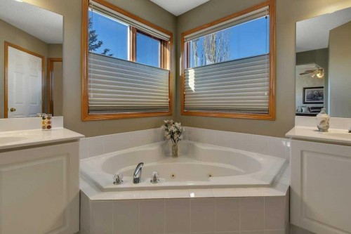 123 Valley Glen Bay Nw, Calgary, AB - Indoor Photo Showing Bathroom