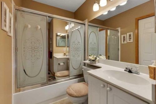 123 Valley Glen Bay Nw, Calgary, AB - Indoor Photo Showing Bathroom