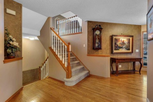 123 Valley Glen Bay Nw, Calgary, AB - Indoor Photo Showing Other Room