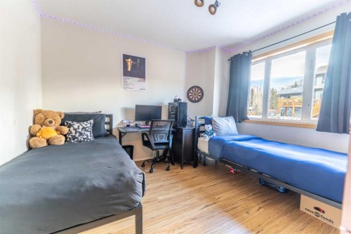 2-601 4Th Street, Canmore, AB - Indoor Photo Showing Bedroom