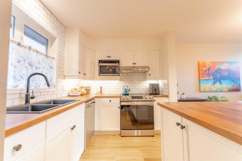 2-601 4Th Street, Canmore, AB - Indoor Photo Showing Kitchen With Double Sink