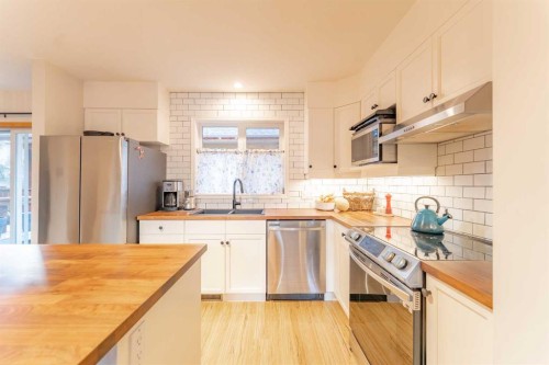 2-601 4Th Street, Canmore, AB - Indoor Photo Showing Kitchen With Stainless Steel Kitchen With Double Sink