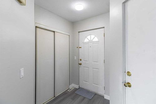 165 Sandpiper Lane Nw, Calgary, AB - Indoor Photo Showing Other Room